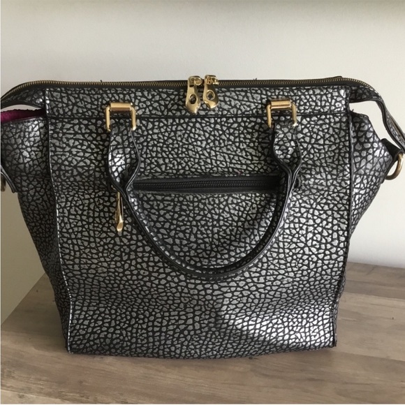 Chic Black and Gold Women's Satchel - Picture 2 of 5